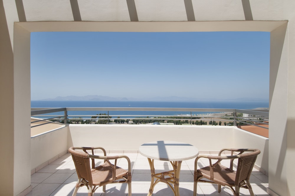 Double Room, Sea View - Photo 3