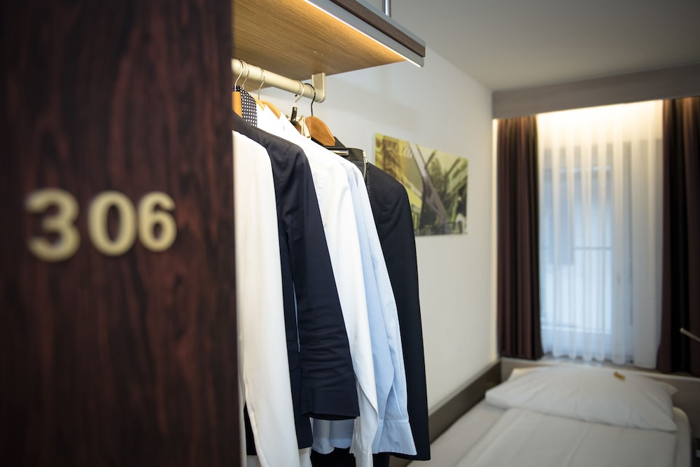 Standard Room, 2 Twin Beds - Photo 10