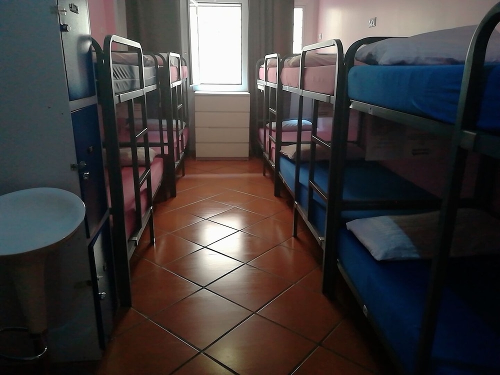 Dormitorio Compartido Exclusivo, Solo Mujeres