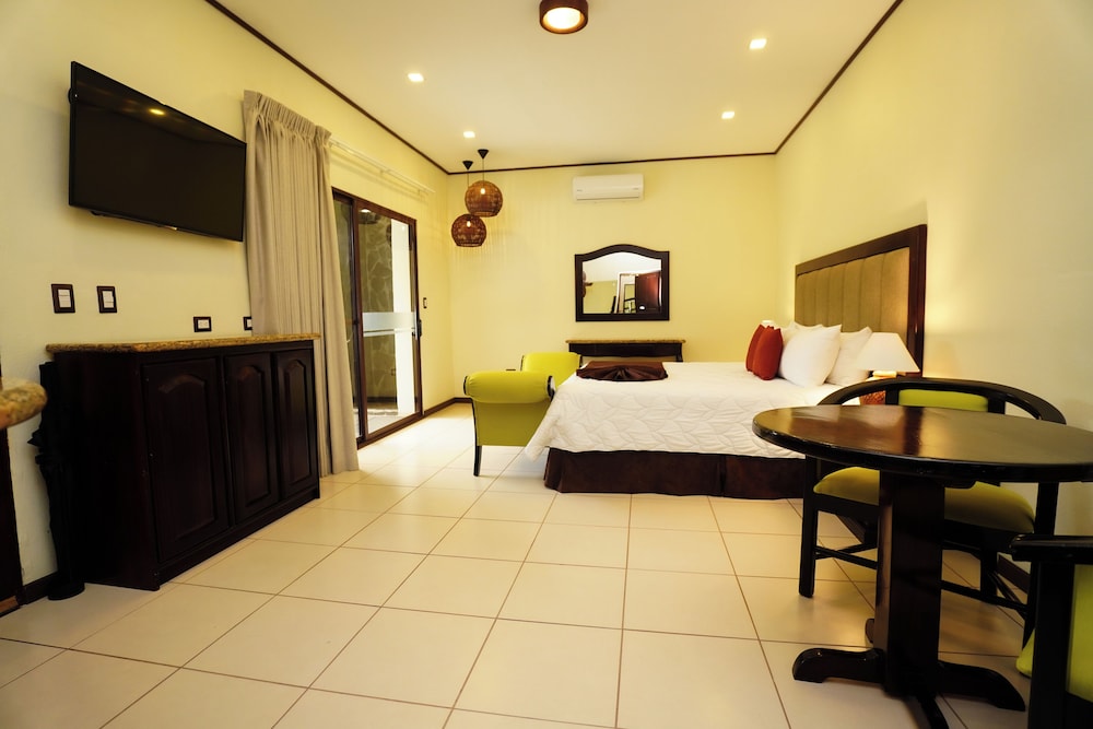 Garden Superior With Jacuzzi - Photo 3
