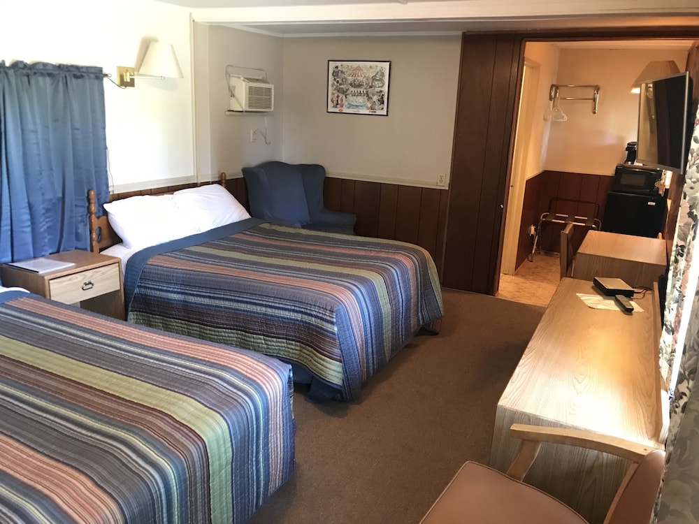 Standard Double Room, 2 Double Beds, Partial Lake View photo 1