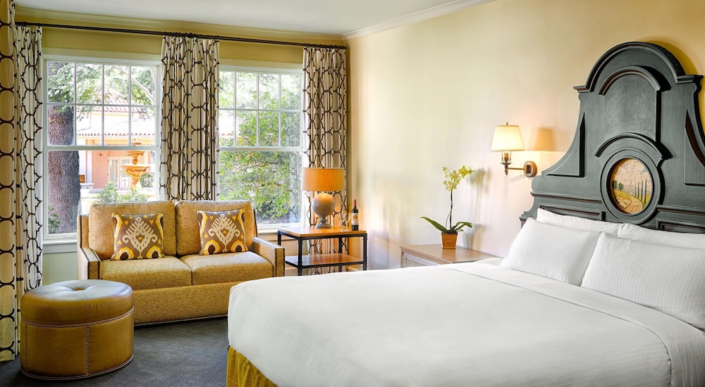 Fairmont, Studio, 1 King Bed, Non Smoking - Photo 1