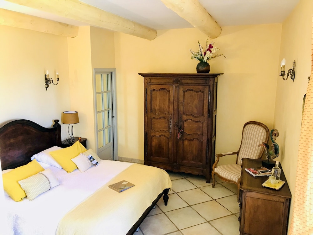 Superior Suite, Private Bathroom, Garden View photo 2