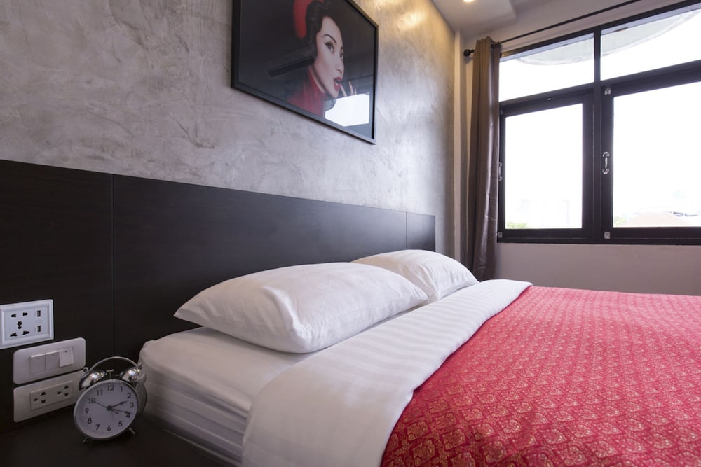 Deluxe Double Room, 1 Queen Bed, Private Bathroom, City View photo 2