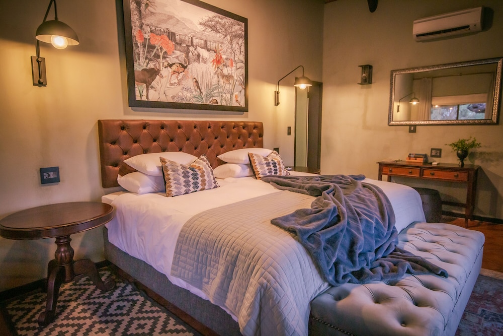 Luxury Suite - Photo 2
