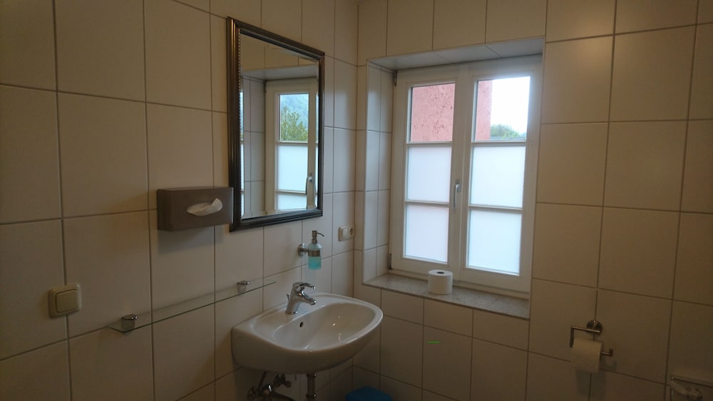 Classic Double Room, 1 Queen Bed, Mountain View photo 3