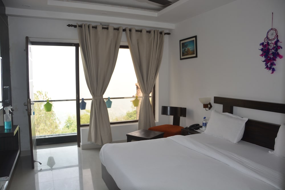 Deluxe Double Room - Photo 12