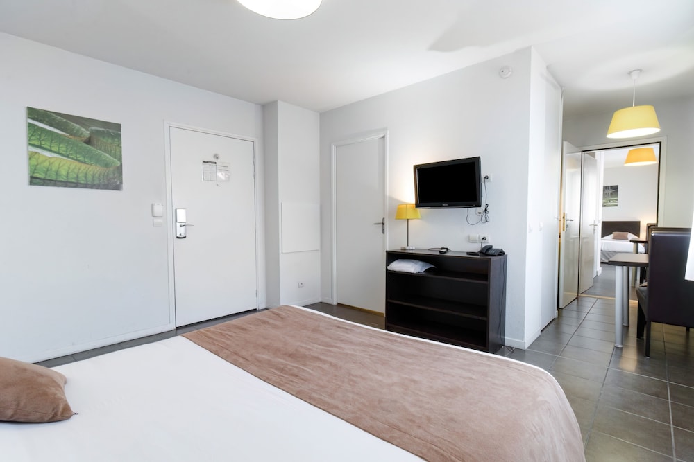 Suite, 2 Bedrooms, Connecting Rooms photo 1
