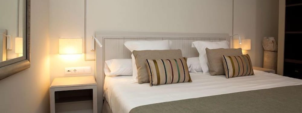 Royal Suite, 1 Queen Bed - Photo 2