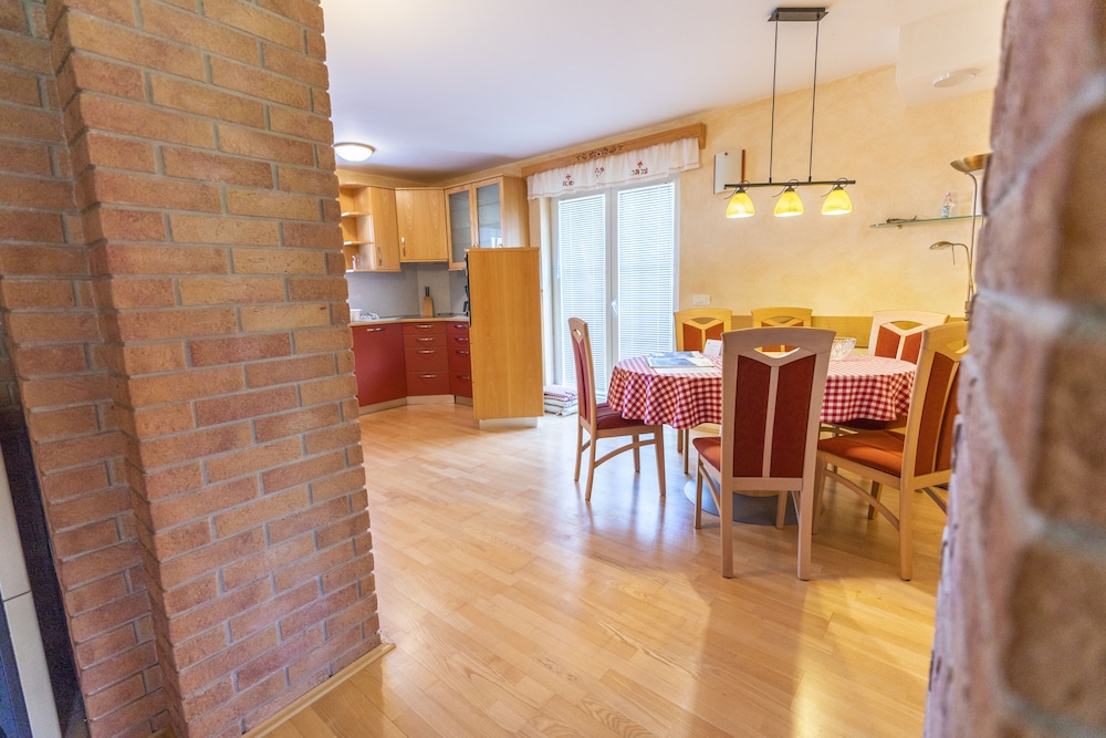 A7 - One-Bedroom Apartment with Terrace and Fireplace - ground floor
