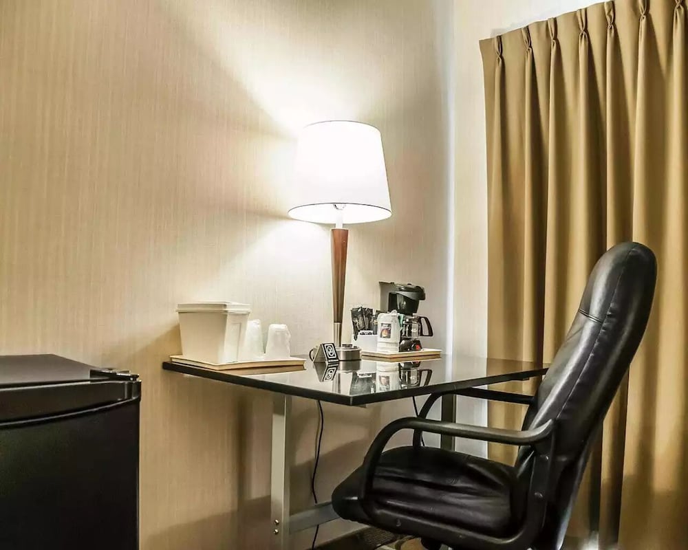 Room, 2 Queen Beds, Non Smoking (Efficiency, Upgrade) - Photo 3