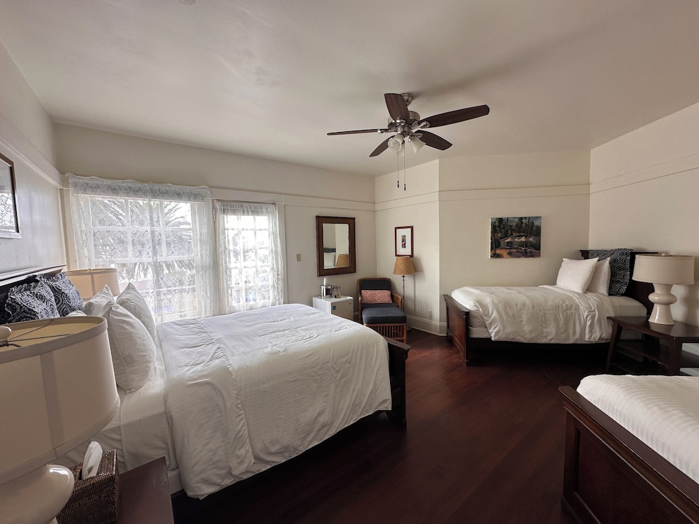 Room, Multiple Beds, Balcony photo 1