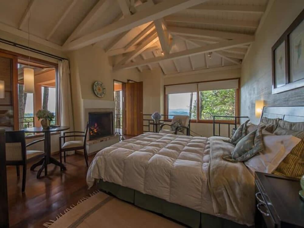 Standard Suite, 2 Bathrooms, Mountain View