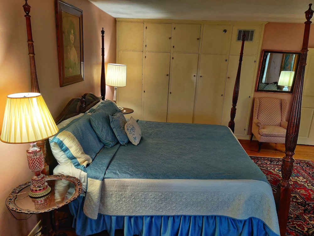 Premier Room, 1 King Bed - Photo 5