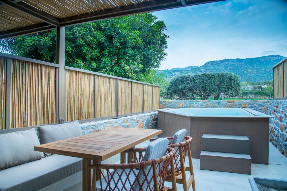 Classic Double Garden View Outdoor Hot Tub - Photo 3