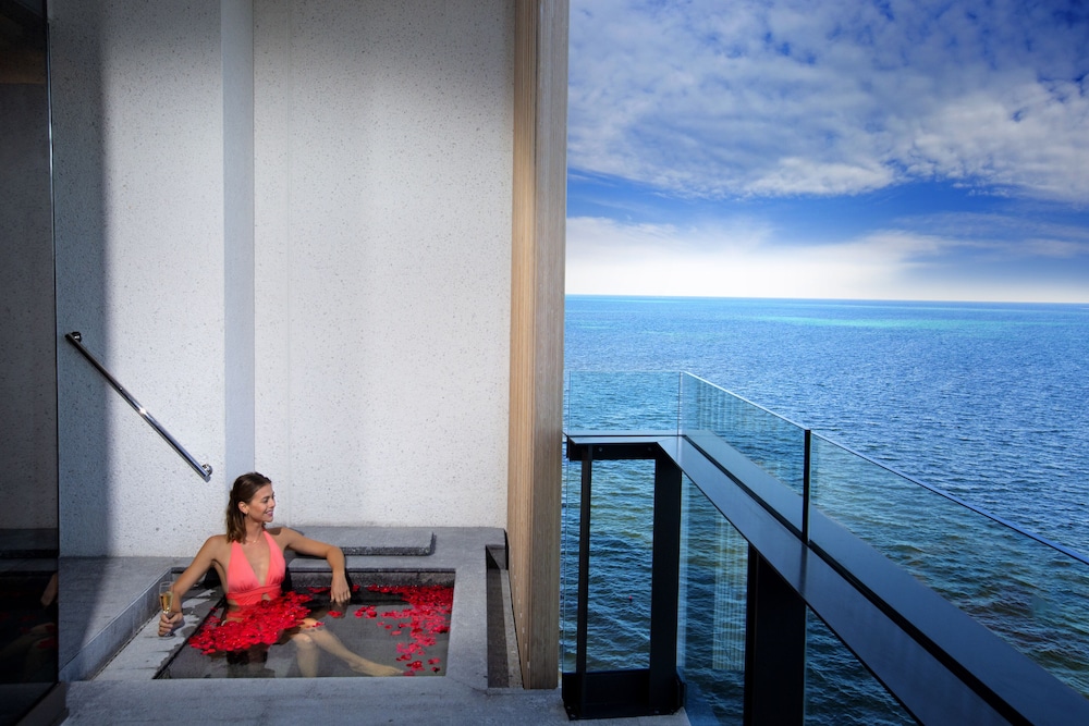 Deluxe Room, 1 King Bed, Ocean View