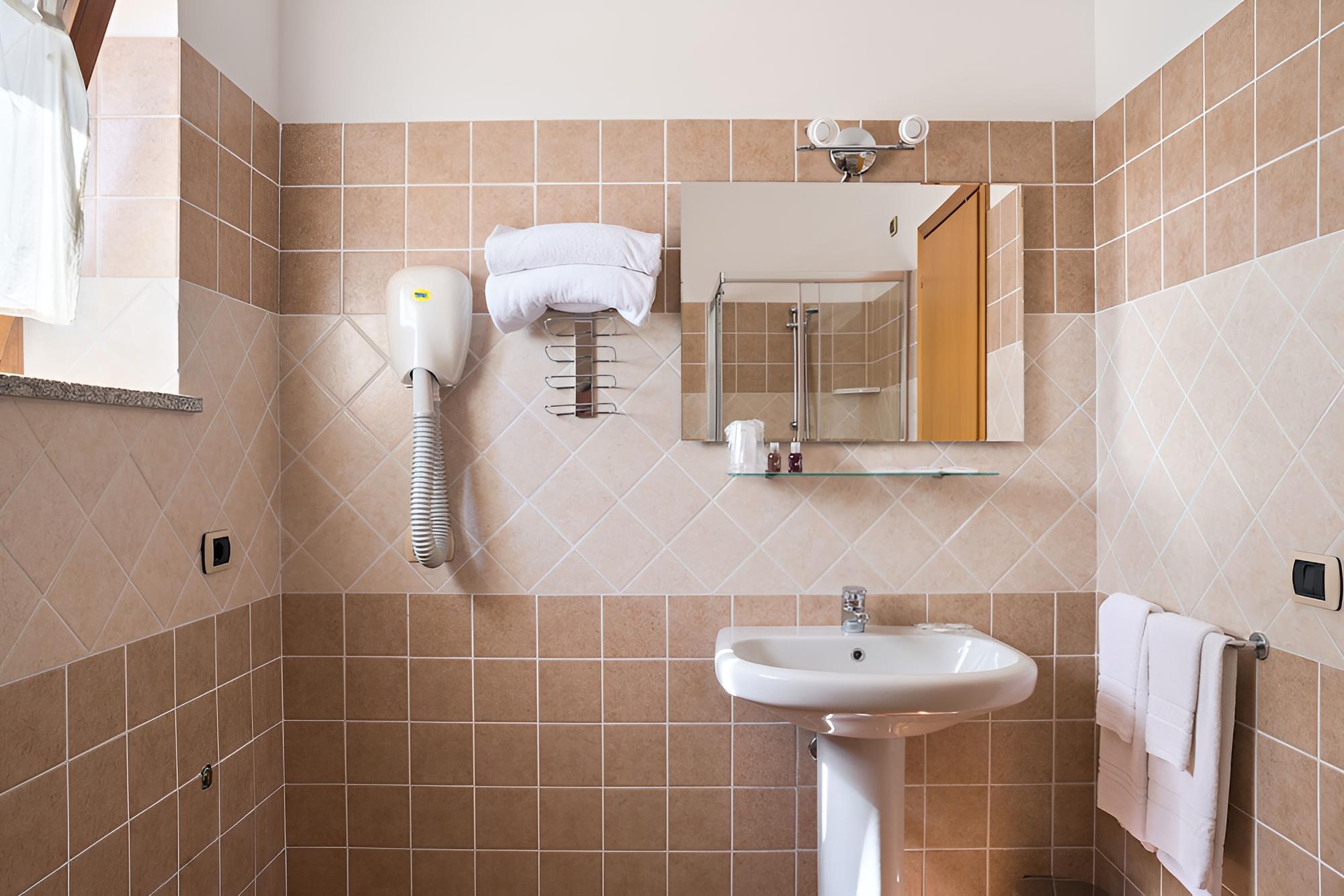 Classic Double or Twin Room - Photo 4