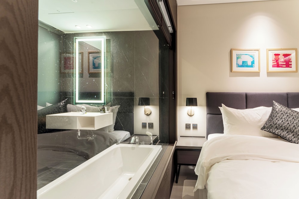 Deluxe Room, Balcony - Photo 12