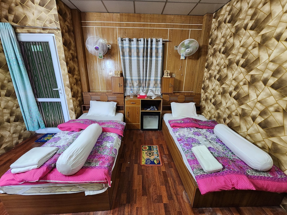 Deluxe Single Room, Balcony, Pool View photo 3