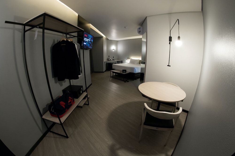 Suite - Photo 8