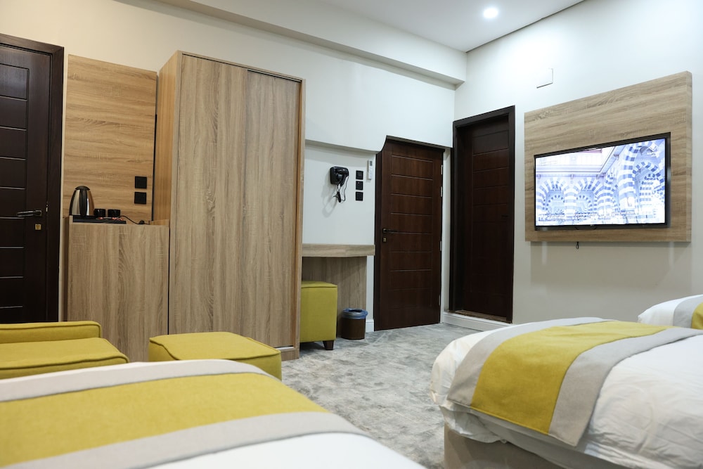 Superior Triple Room photo 3