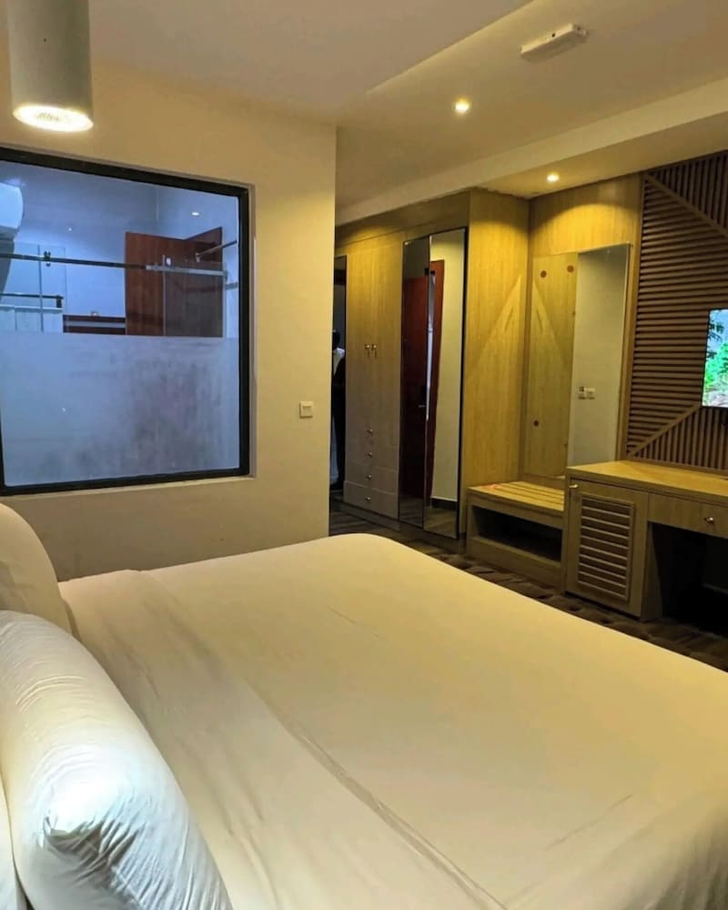 Junior Room, Balcony, City View
