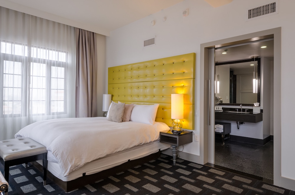 One King Bed (Maverick Room) - Photo 6
