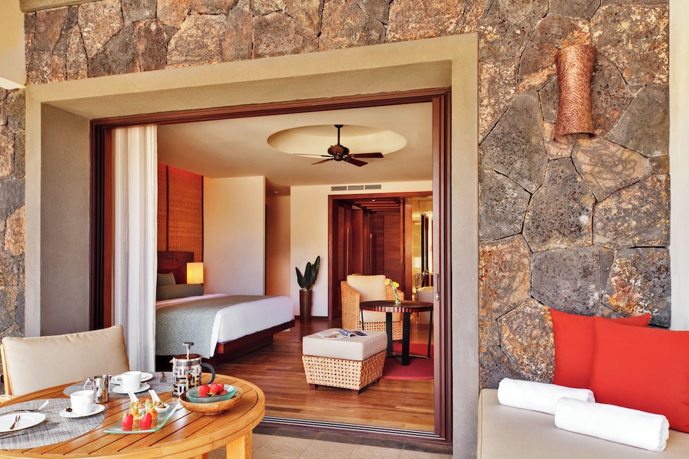 Luxury Lagoona Suite with Garden photo 3