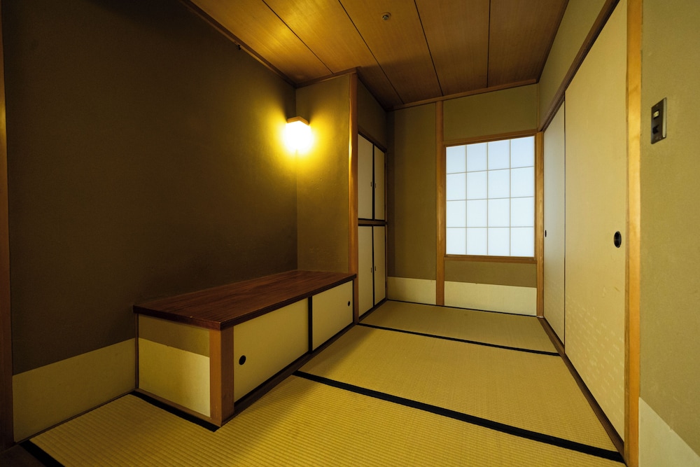 Japanese Style Room, Smoking photo 3
