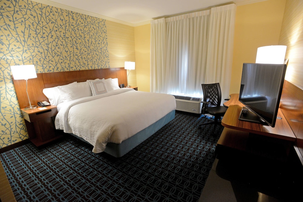 Room, 1 King Bed (Mobility Accessible, Roll-In Shower)