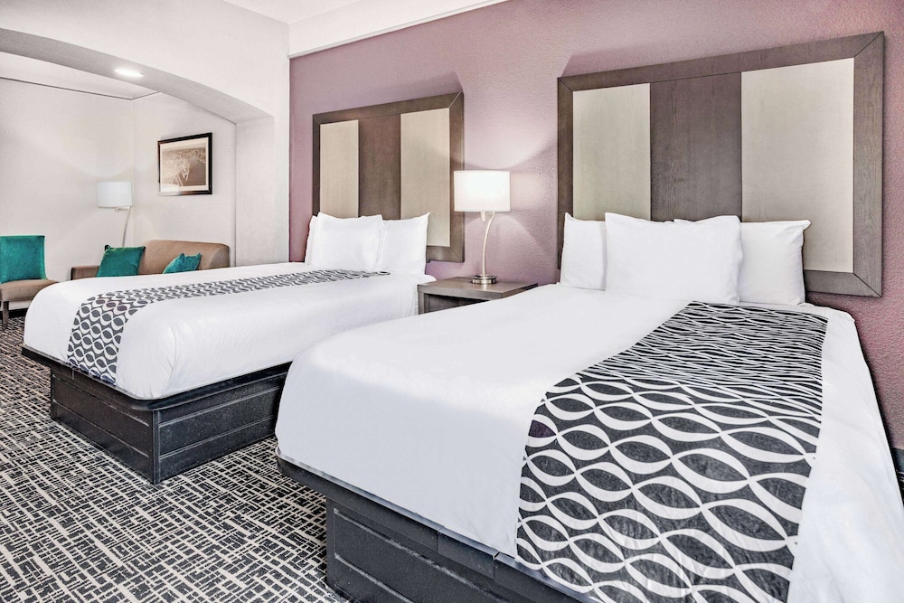 Room, 2 Queen Beds, Non Smoking - Photo 2