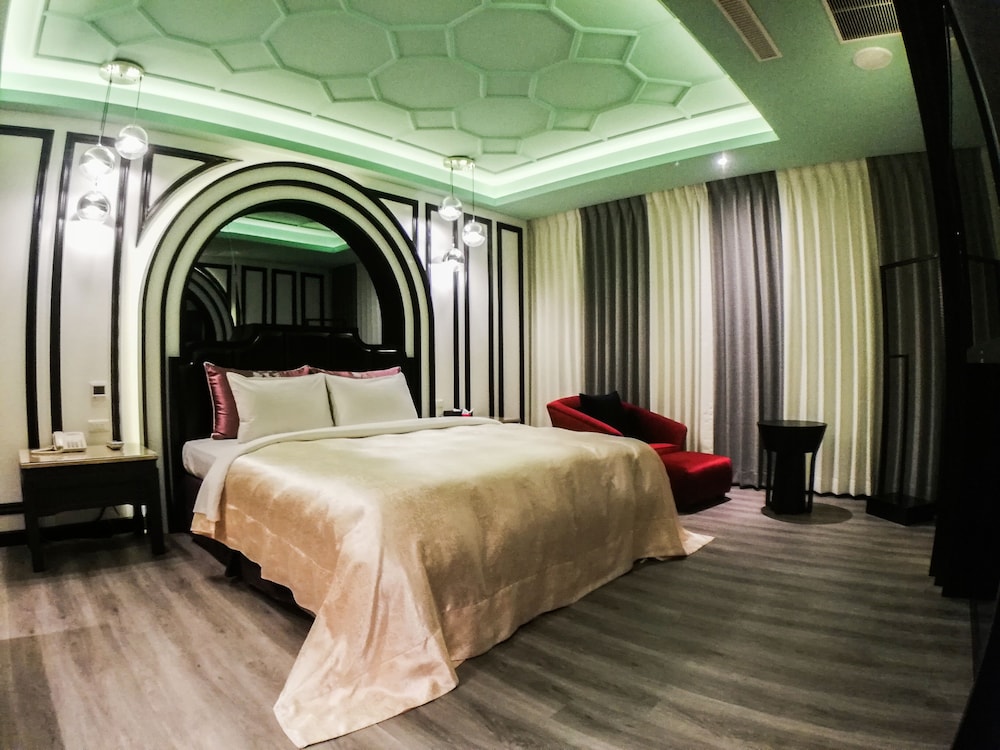 Deluxe Double Room - Photo 9