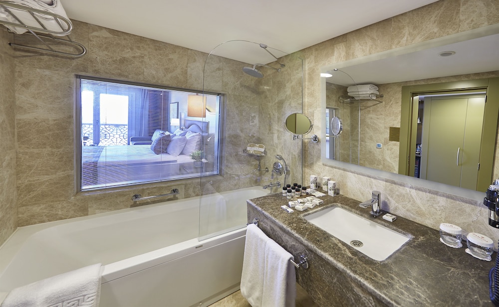Executive Room, 1 King Bed photo 3