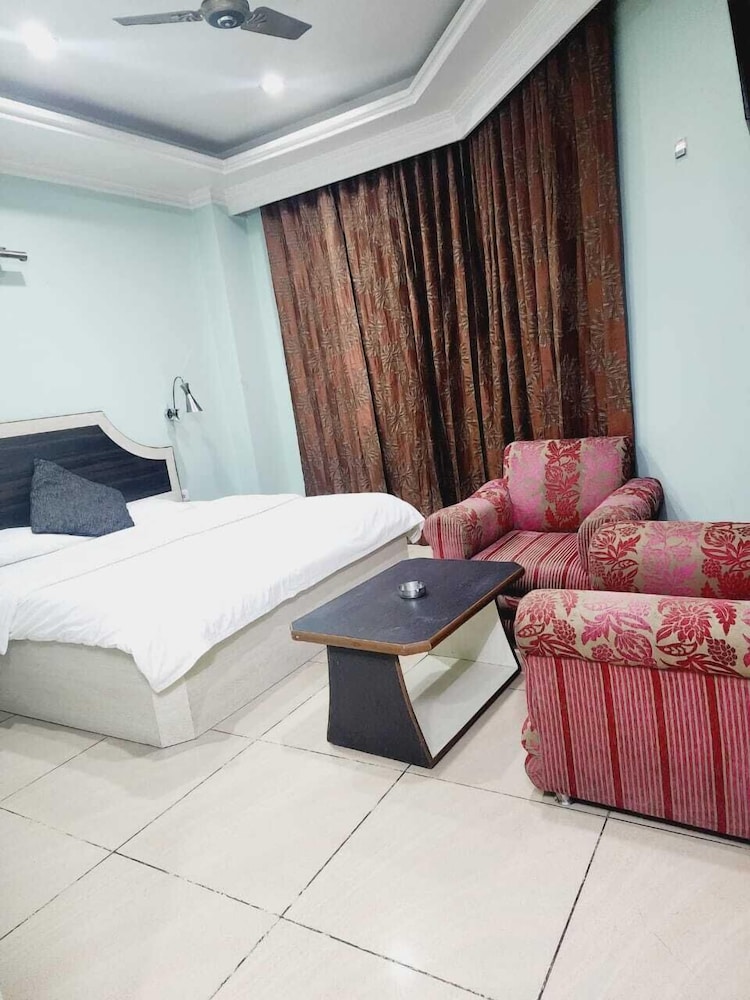 Deluxe Room - Photo 6
