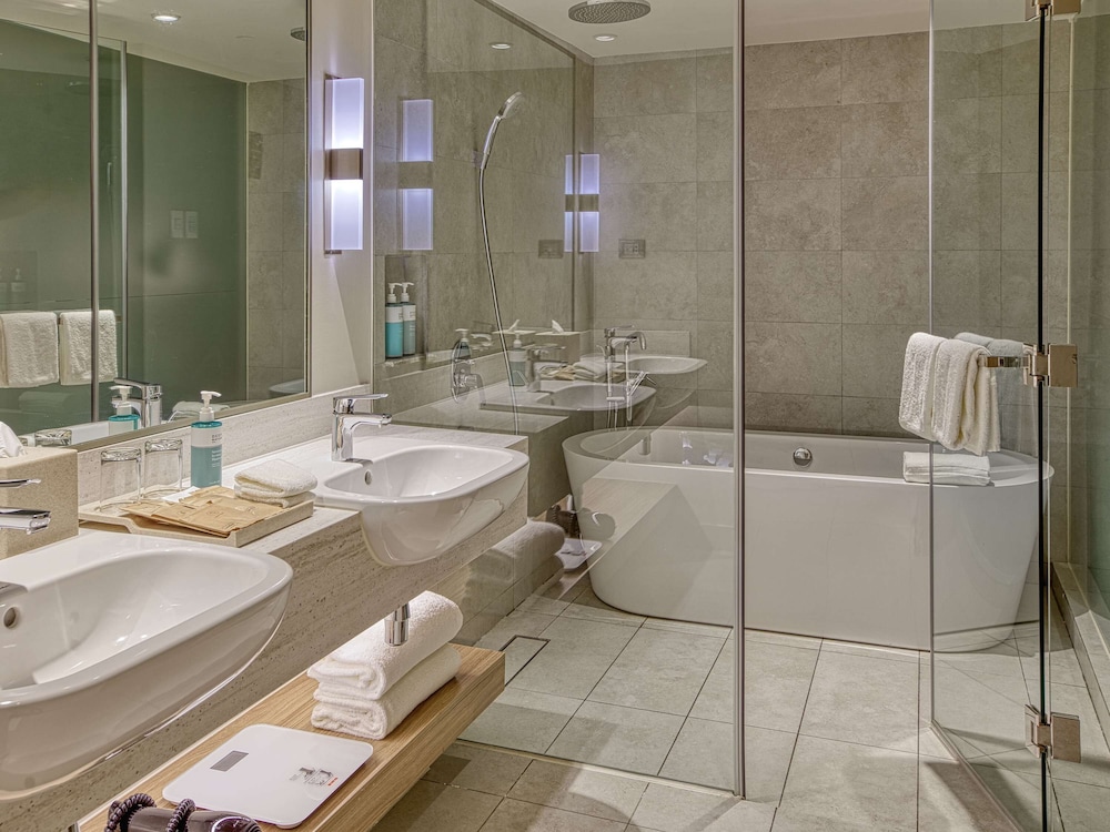 Superior Suite, 1 King Bed, Bathtub - Photo 6