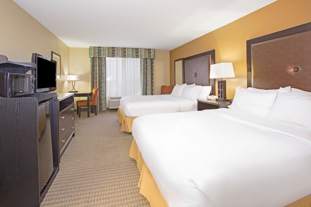 Room, 2 Queen Beds, Roll-in Shower (Communications Accessible) - Photo 2