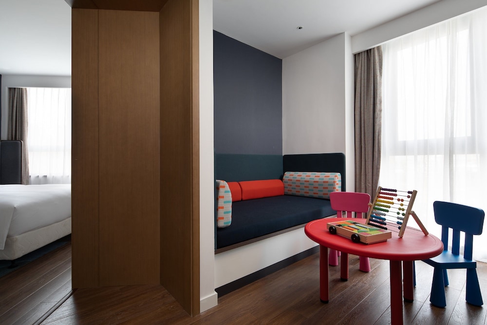 Suite, 1 Bedroom - Photo 3