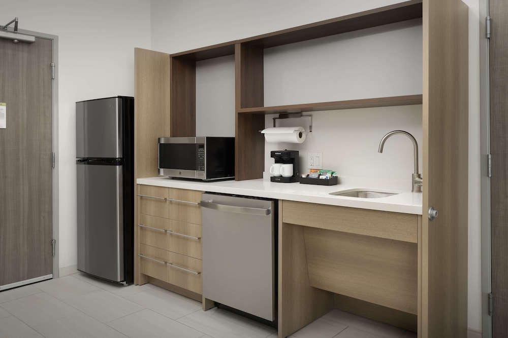 Suite, 1 King Bed, Accessible (Hearing) - Photo 2