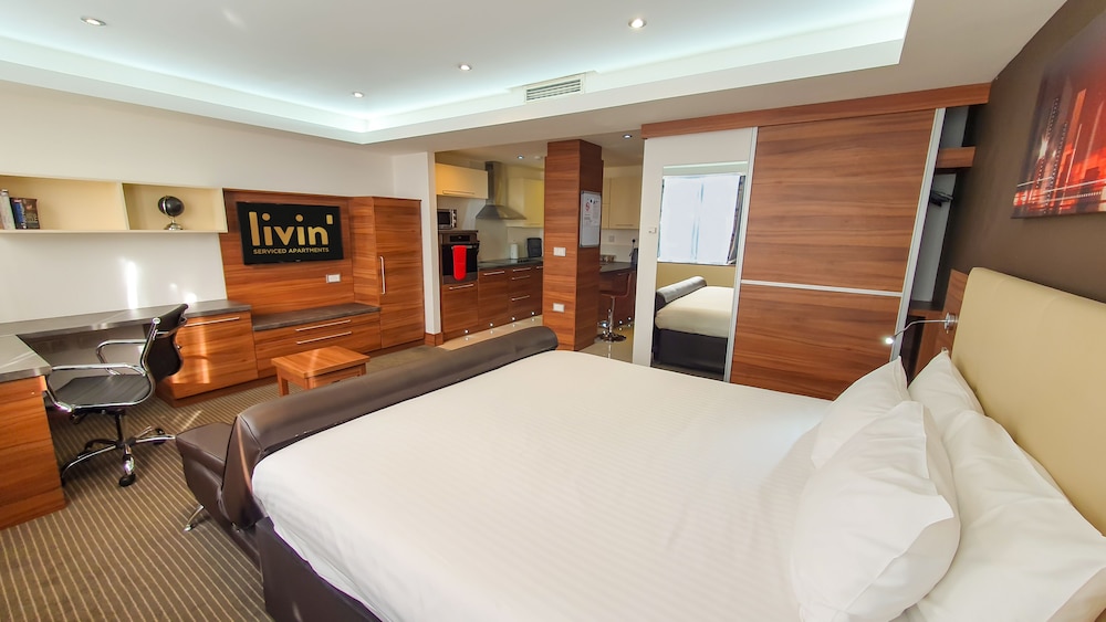 Deluxe Studio Suite, 1 King Bed photo 1