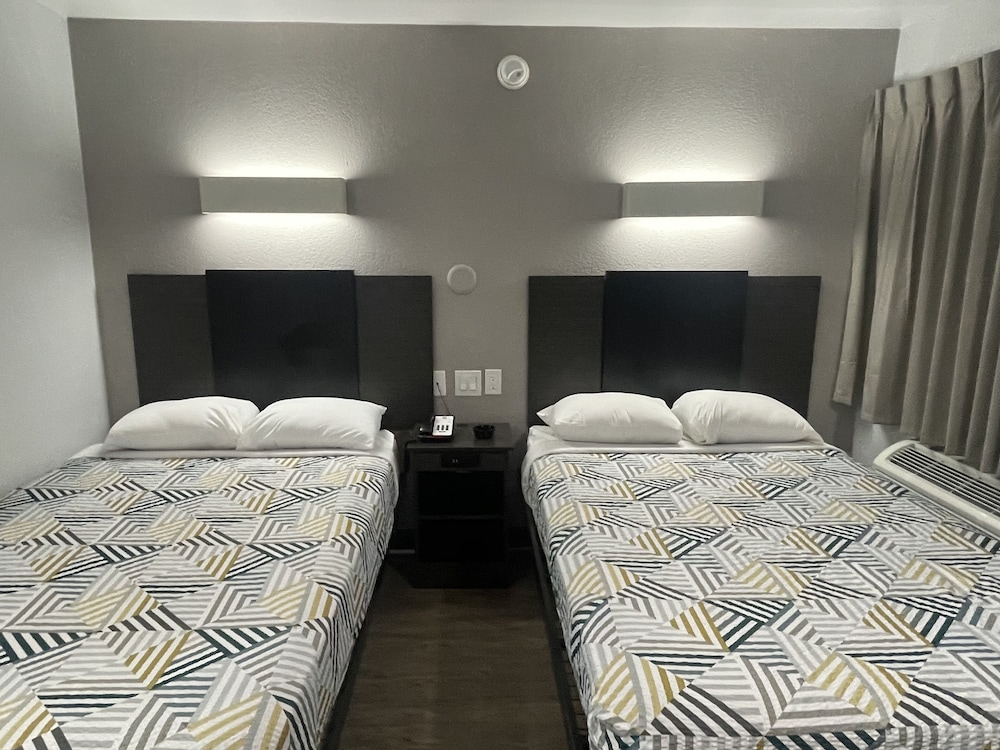 Deluxe Room, 2 Double Beds, Smoking, Refrigerator & Microwave photo 2