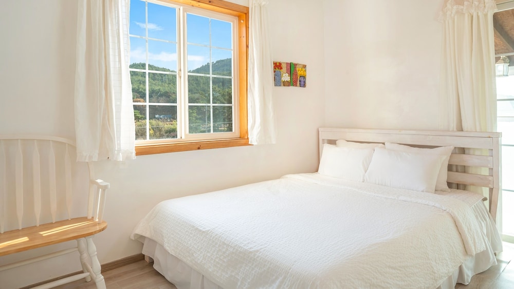 Basic Room, 1 Bedroom (Green 202(Pets Not Allowed))