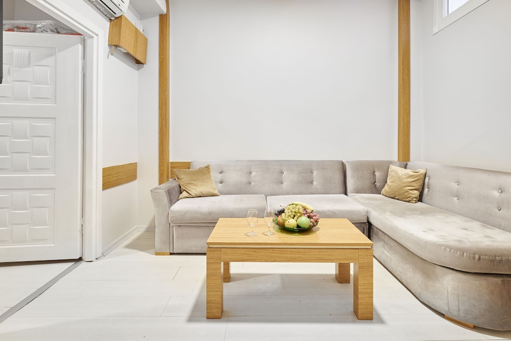 Basic Apartment photo 1