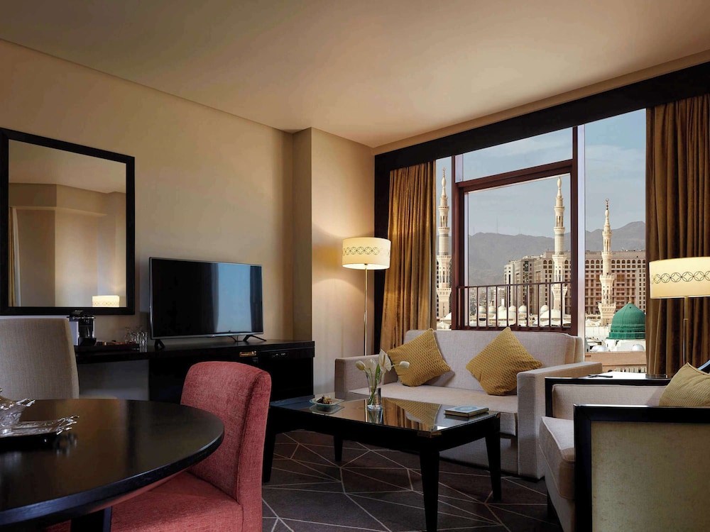 Junior Suite, 1 Bedroom (Panoramic Haram View, 1 King Bed)