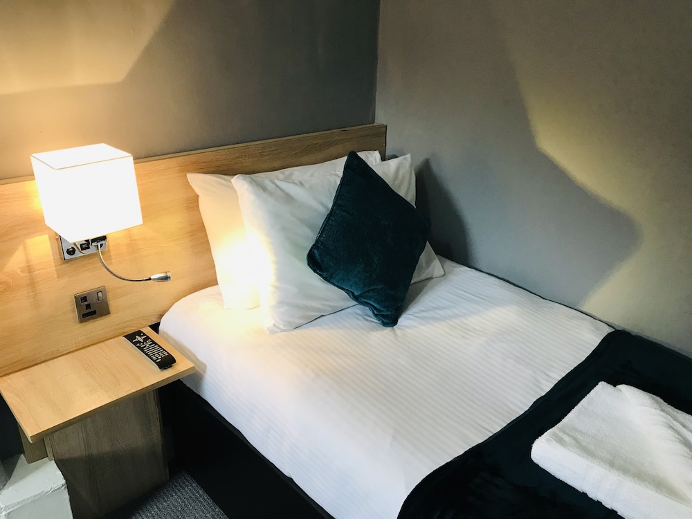 Single Room, Private Bathroom