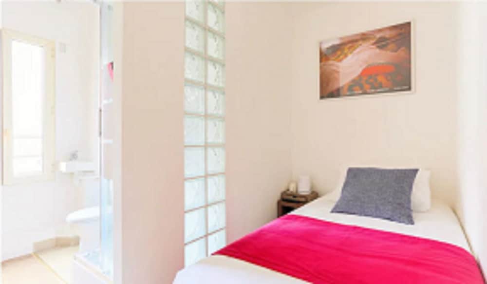 Basic Room, 1 Twin Bed, Non Smoking photo 3