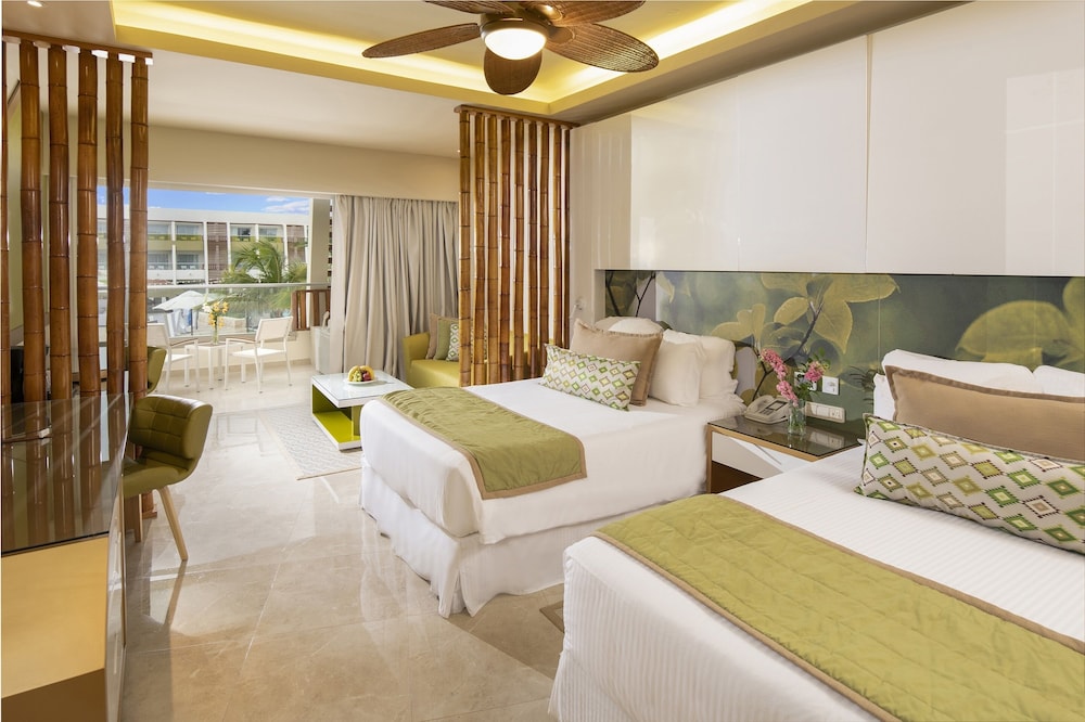 Preferred Club Jr. Suite Pool View Double Beds VIP Concierge incl. Access to Breathless