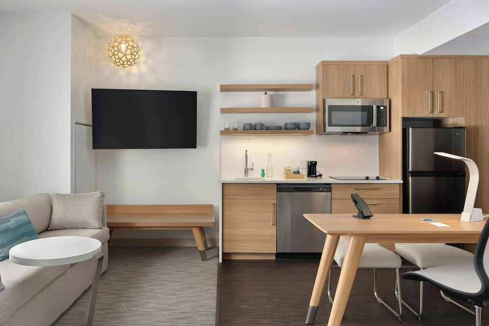 Studio, 2 Queen Beds, Kitchen (Mobility/Hearing Access, Roll-in Shwr) photo 2