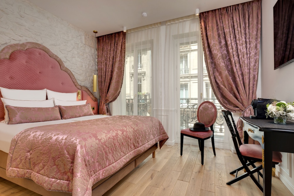 Deluxe Double Room, 1 Queen Bed photo 3