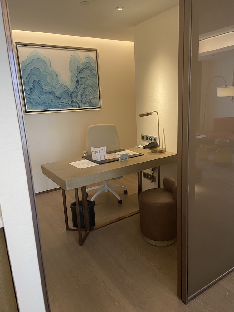 Deluxe Suite photo 3
