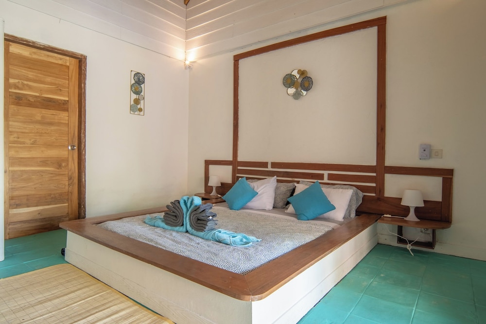 Deluxe Room, Pool View photo 2